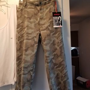 Avenue brand green camo capris plus size 20